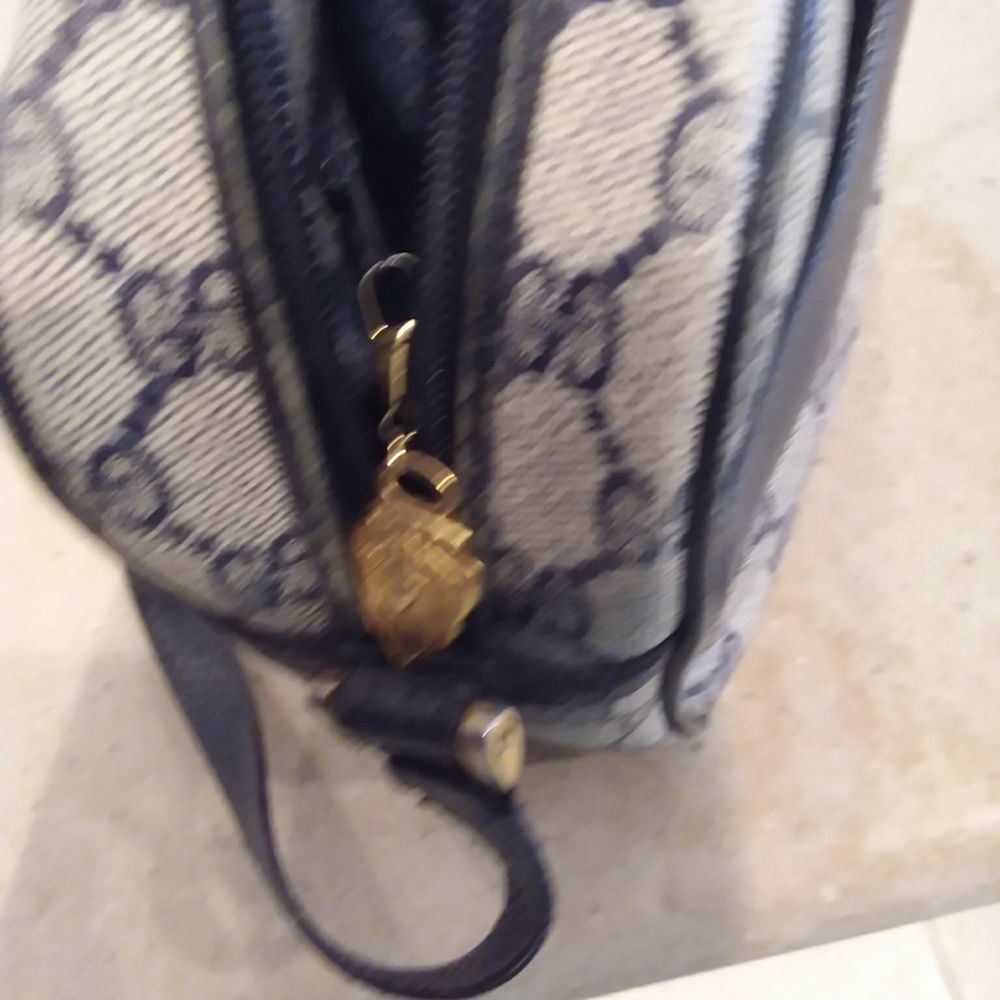 Gucci Beige & Black GG Canvas Shoulder Bag - Picture 8 of 11